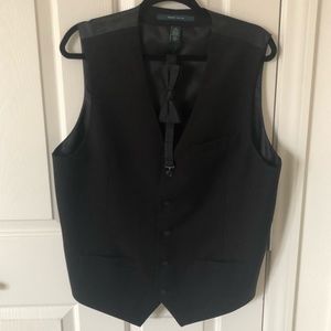 Perry Ellis Men Vest and Bow tie set